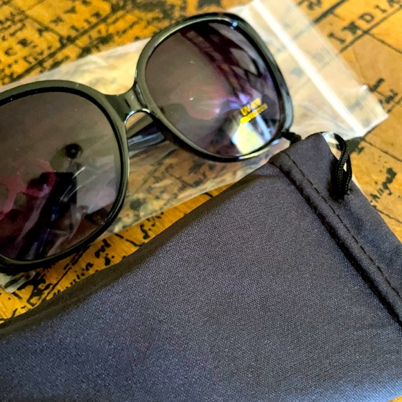 Fashion Sunglasses - Picture 2 of 10